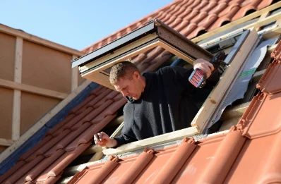Pose de fenêtres de toit Velux à Hinges